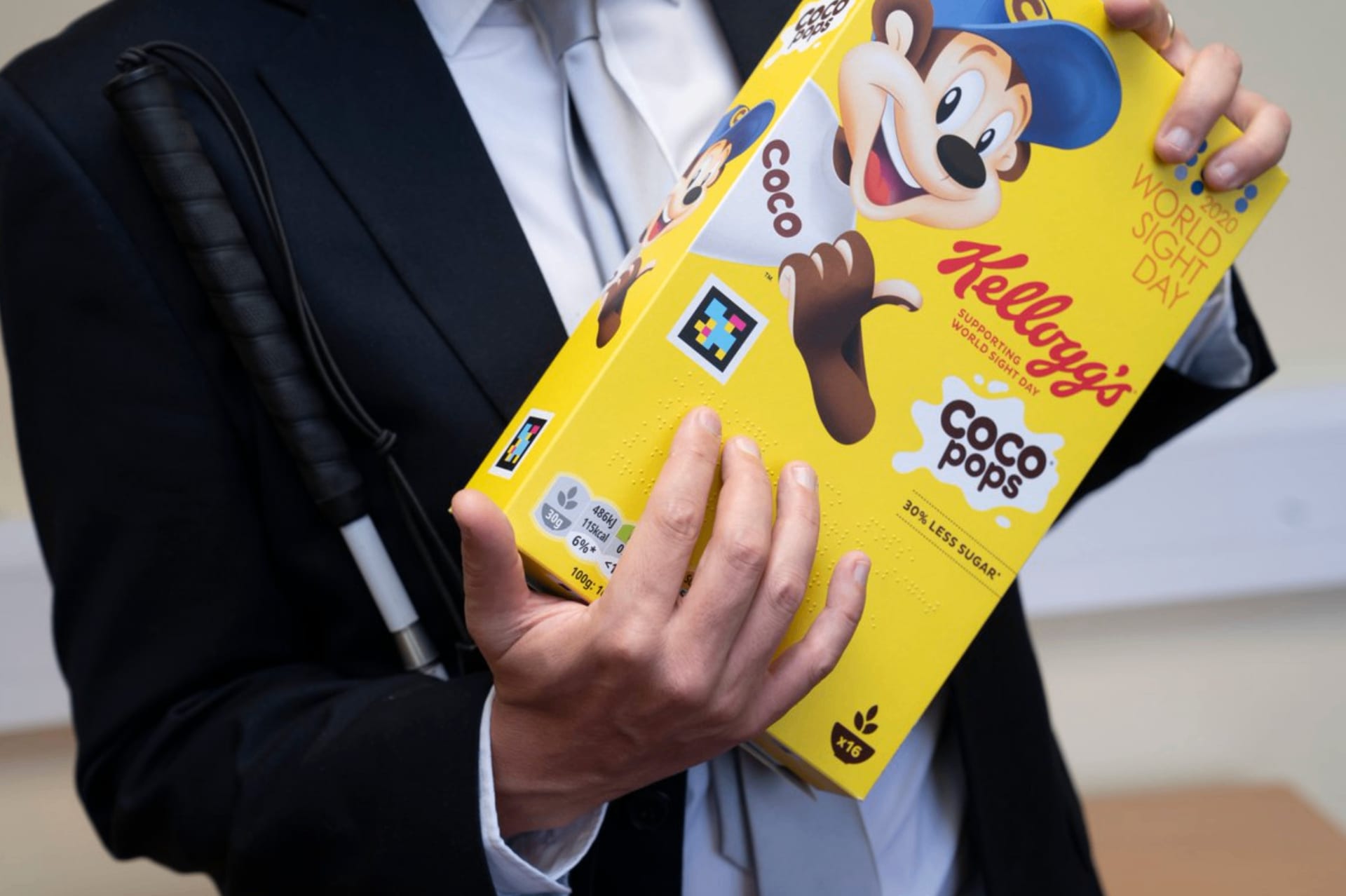 Caja de cereales marca Kellogg's con un código NaviLens impreso.